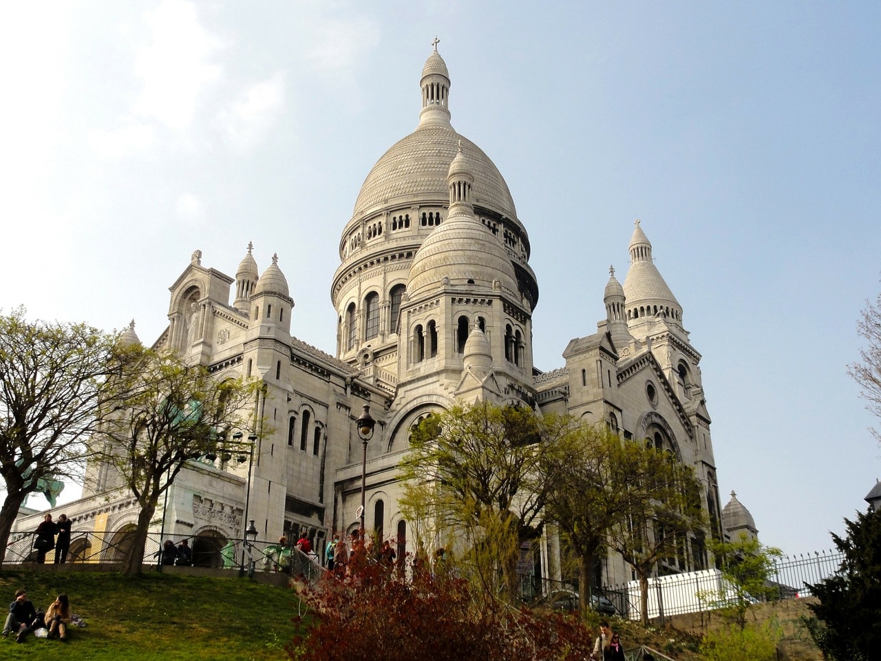 Le sacré coeur près du funiculaire de montmartre