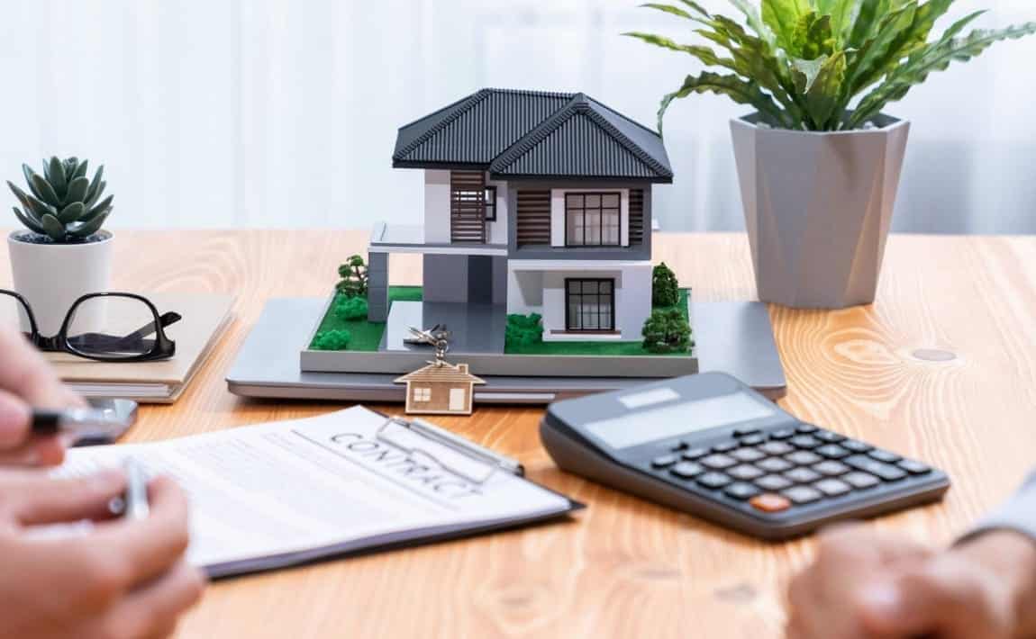 personnes parlant du crédit immobilier