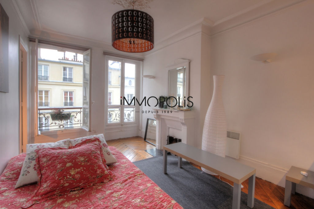 Beau 2 pièces aux Abbesses, rue Ravignan, avec vis à vis dégagé ! 2