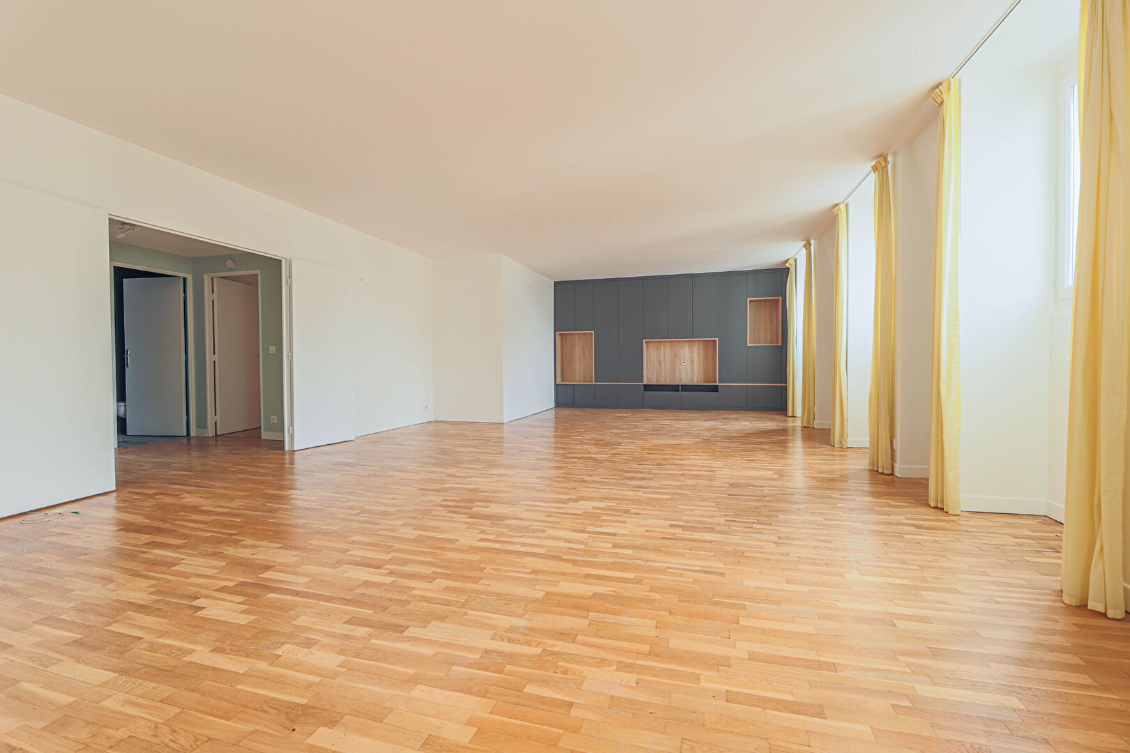 Appartement Paris 4 pièce(s) 142 m2 2
