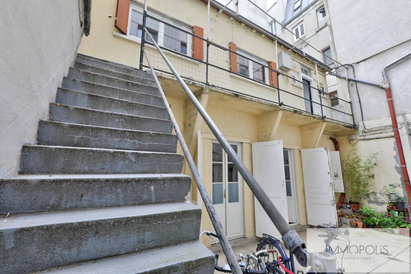 Immeuble sur cour de 60 m2 aux Abbesses 14