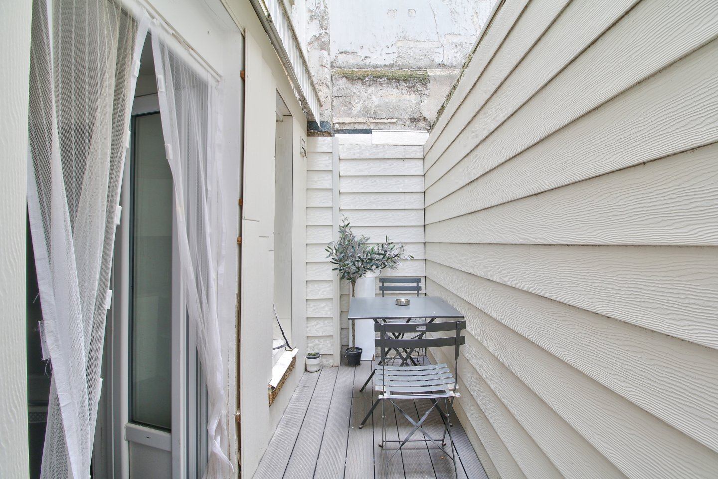 Deux pièces avec terrasse de 35 m² 4 Deux pièces avec terrasse de 35 m² 4