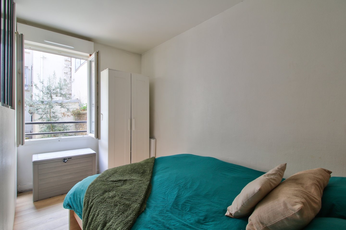 Deux pièces avec terrasse de 35 m² 6 Deux pièces avec terrasse de 35 m² 6