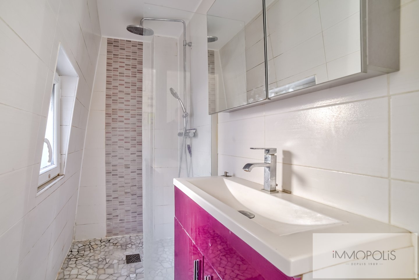 Studio plein de charme au dernier étage ! Paris 18e, Rue du Poteau 9