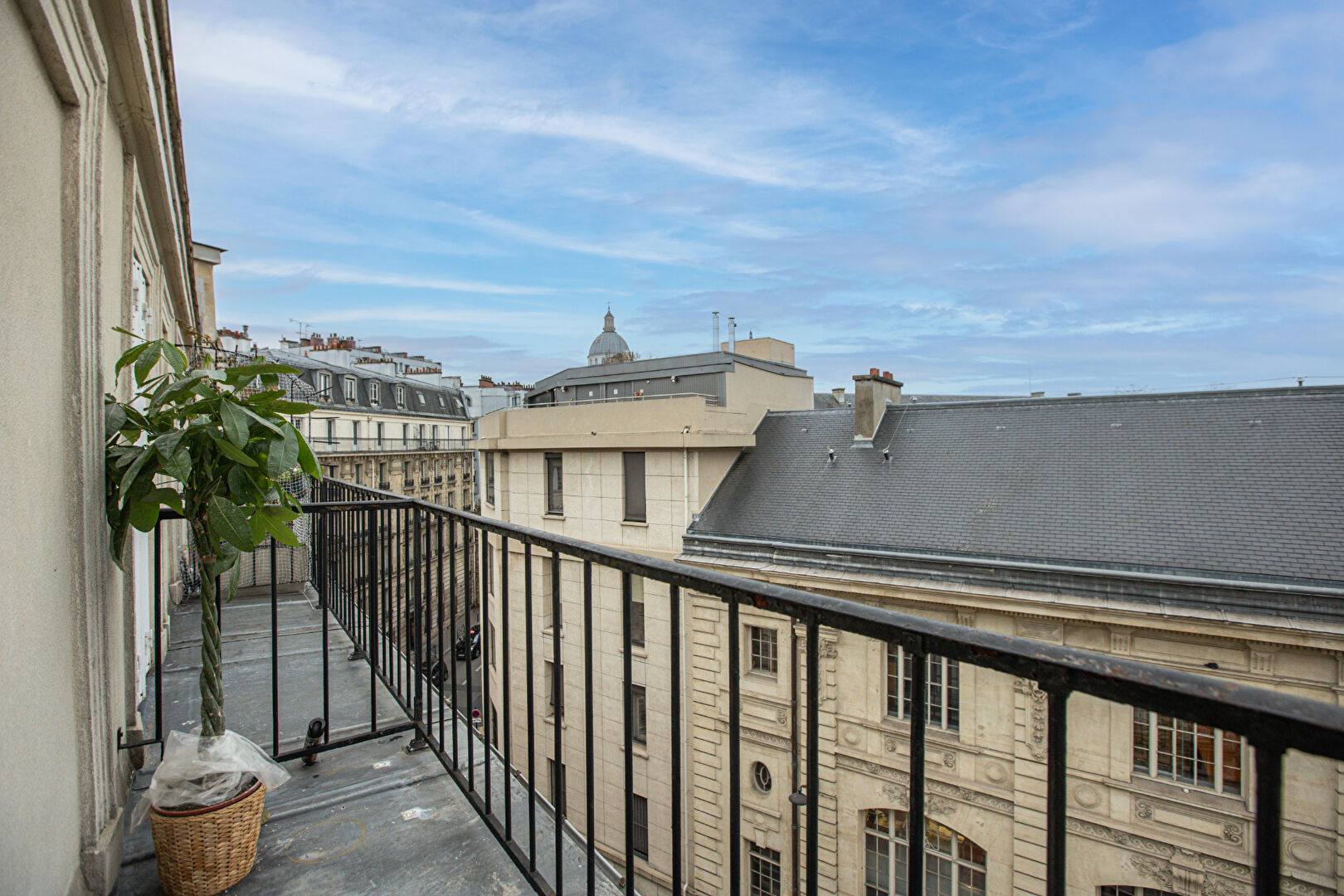 Studio dernier étage avec balcon. 1