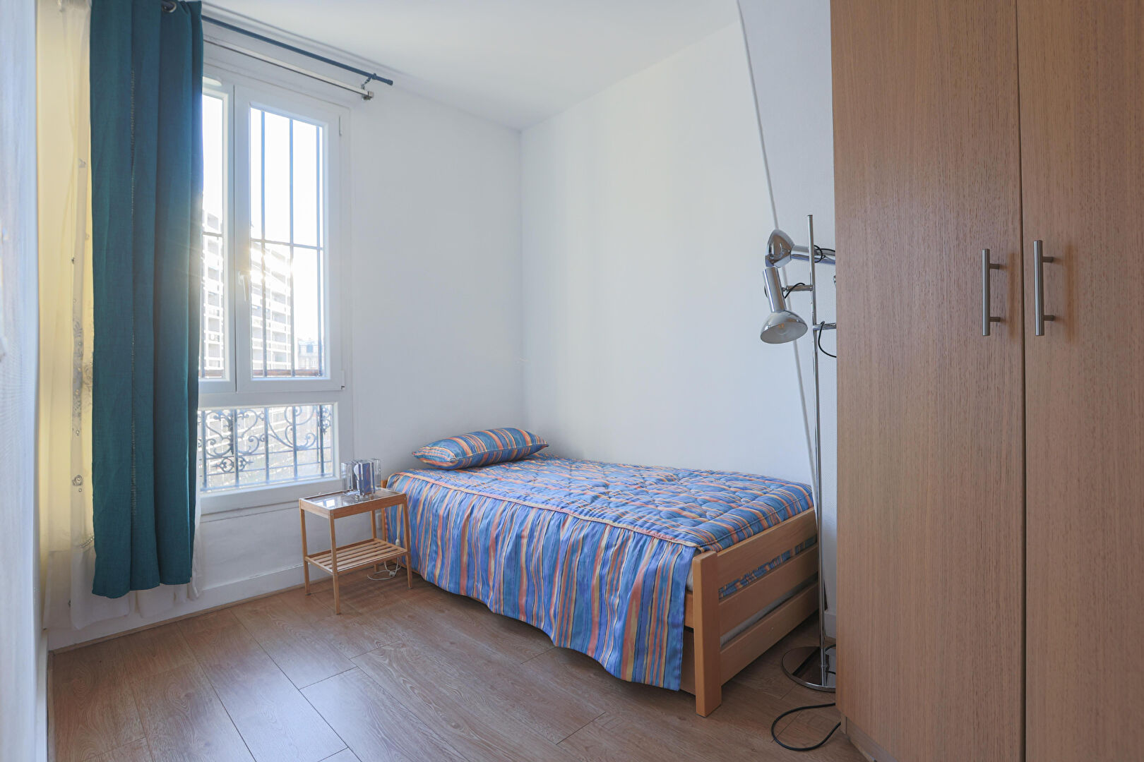 Quatre pièces dernier étage balcon filant ! 8