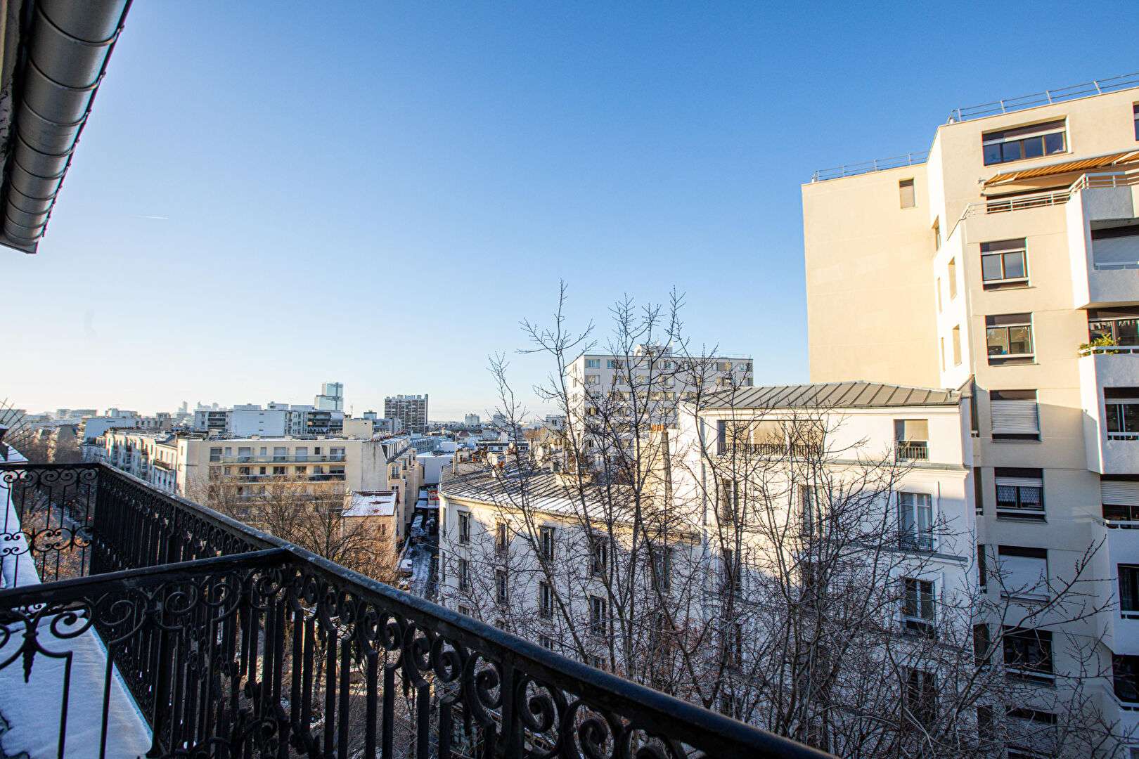 Quatre pièces dernier étage balcon filant ! 12 Quatre pièces dernier étage balcon filant ! 12