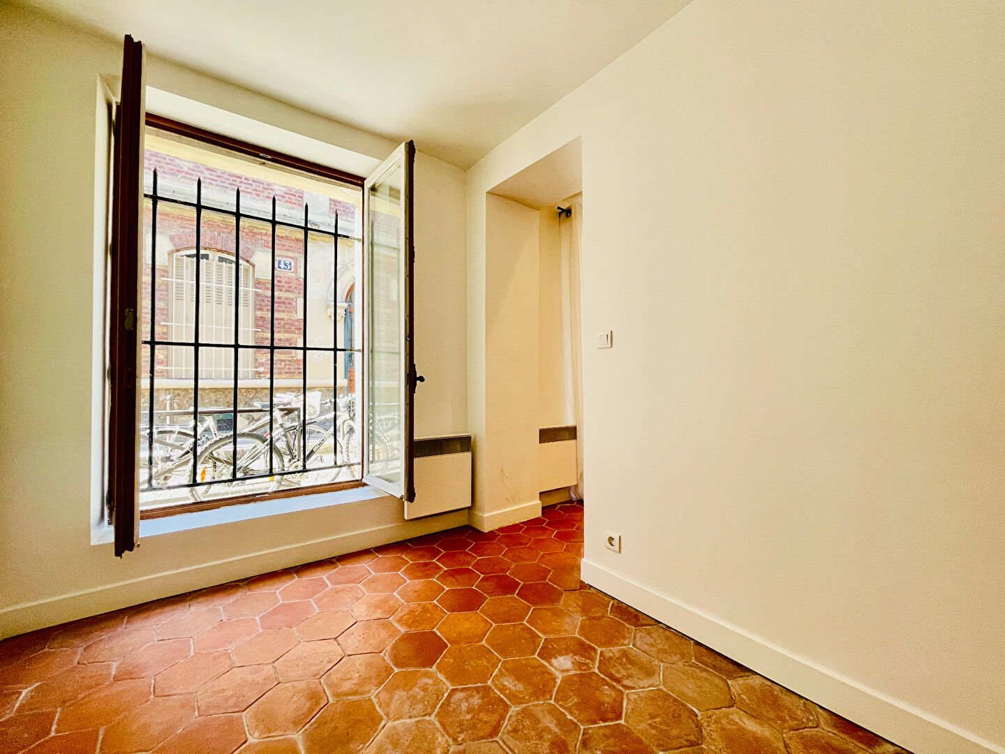 Deux pièces à Montmartre, donnant sur une rue piétonne – 16,56 m2 5
