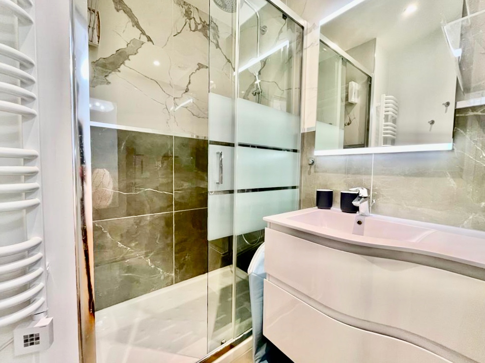 Quartier des Abbesses, appartement de charme prêt à emménager ! 12