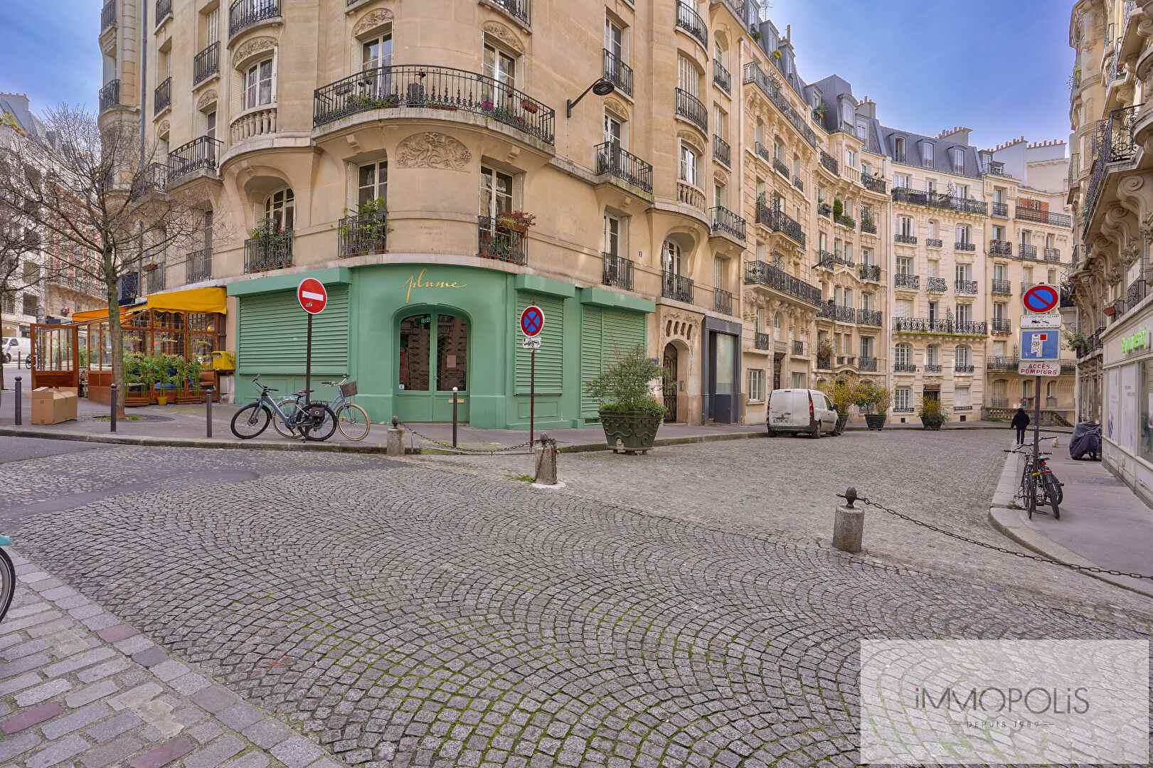 Opportunité rare : vente en nue – propriété d’un charmant appartement à moderniser, quartier Lamarck-Caulaincourt 10 Opportunité rare : vente en nue – propriété d’un charmant appartement à moderniser, quartier Lamarck-Caulaincourt 10