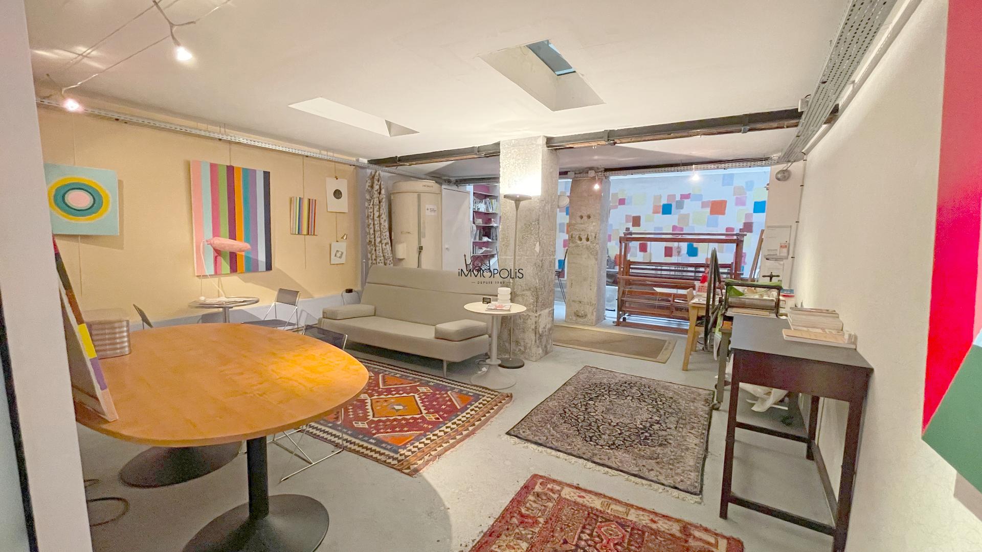 Loft atypique à usage de local (mixte possible), 156 m² sur 3 niveaux avec verrières : Paris 18-9e, Martyrs / Clichy 4 Loft atypique à usage de local (mixte possible), 156 m² sur 3 niveaux avec verrières : Paris 18-9e, Martyrs / Clichy 4