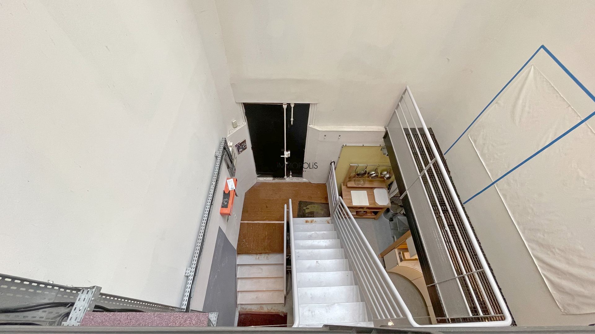LOFT / ATELIER D’ARTISTE totalement atypique, en OPEN-SPACE sur trois niveaux avec DEUX VERRIÈRES donnant sur cour calme ! 7 LOFT / ATELIER D’ARTISTE totalement atypique, en OPEN-SPACE sur trois niveaux avec DEUX VERRIÈRES donnant sur cour calme ! 7