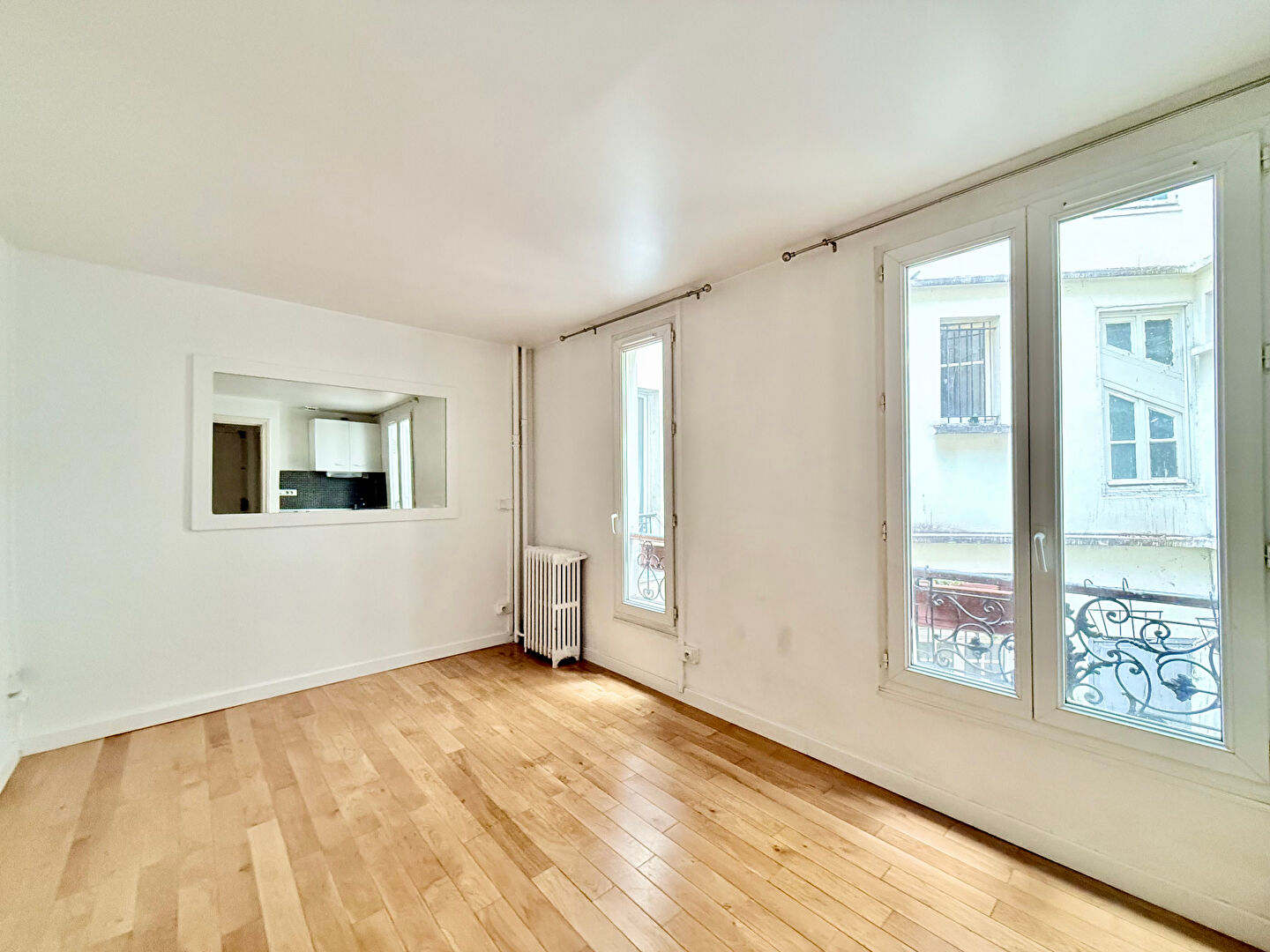 Studio de 15,67 m2, rue Durantin quartier des Abbesses en plein Montmartre 1 Studio de 15,67 m2, rue Durantin quartier des Abbesses en plein Montmartre 1