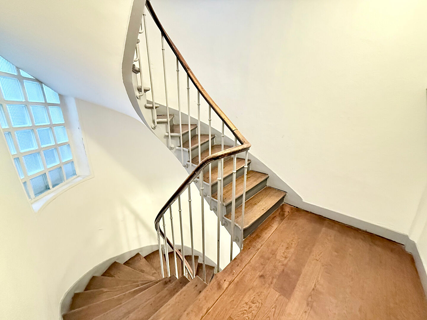 Studio de 15,67 m2, rue Durantin quartier des Abbesses en plein Montmartre 8