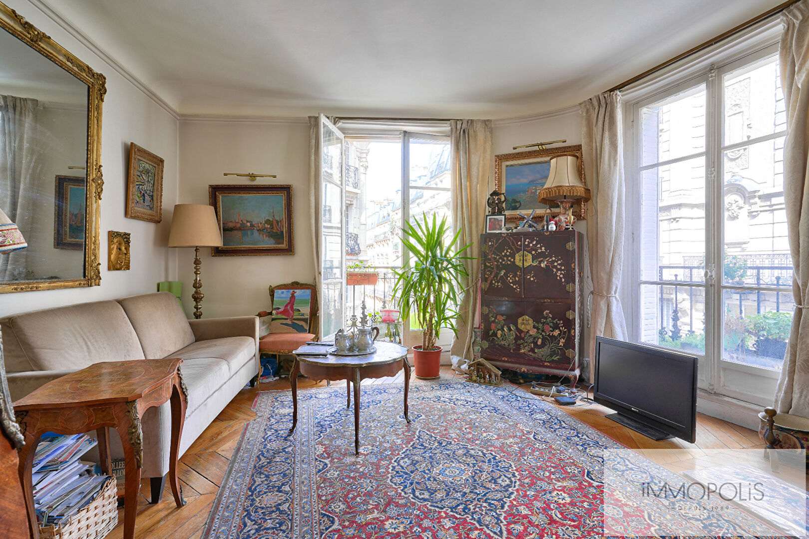 Charmant appartement à moderniser, quartier Lamarck-Caulaincourt, avec balcons ! 2